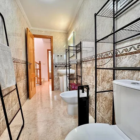 La Mata House Торевьиа